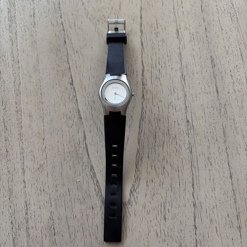 Skagen Womens 235SSR Quartz Watch New Black Leather Band Silver Case Modern